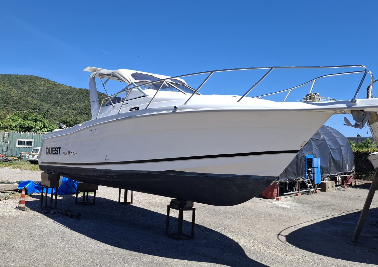 Four Winns 257 Quest + 2x200 Suzuki 2015<br><a href=dettaglio.aspx?Id=355 >VAI ALLA SCHEDA</a>